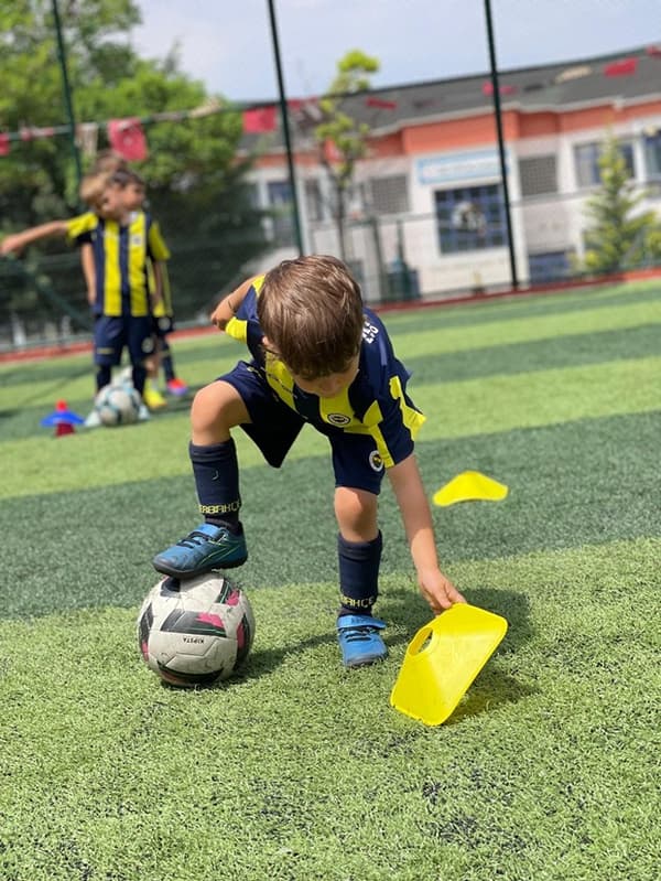 Fenerbahçe Futbol Okulu - Etimesgut - 21. Fotoğraf Fenerbahçe Futbol Okulu - Etimesgut - 21. Fotoğraf