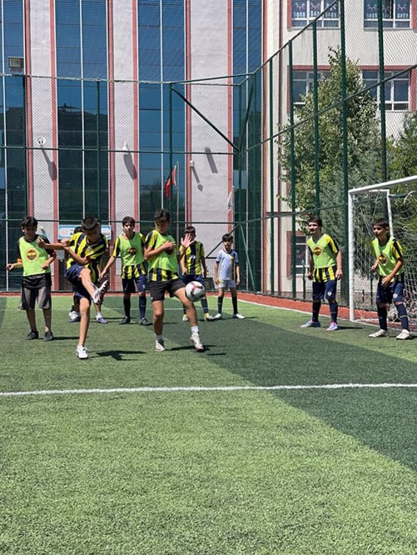 Fenerbahçe Futbol Okulu - Etimesgut - 9. Fotoğraf Fenerbahçe Futbol Okulu - Etimesgut - 9. Fotoğraf