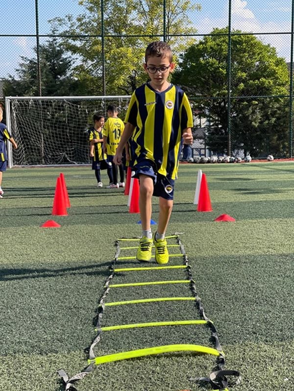 Fenerbahçe Futbol Okulu - Etimesgut - 15. Fotoğraf Fenerbahçe Futbol Okulu - Etimesgut - 15. Fotoğraf
