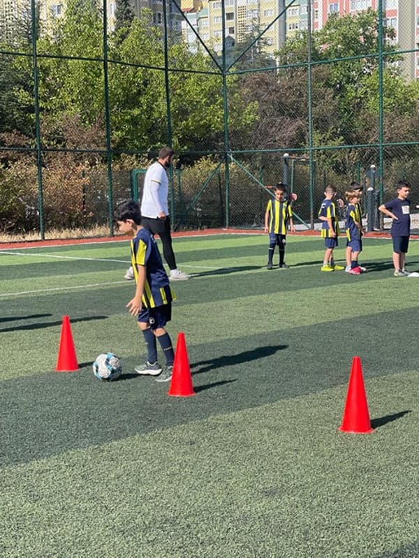 Fenerbahçe Futbol Okulu - Etimesgut - 19. Fotoğraf Fenerbahçe Futbol Okulu - Etimesgut - 19. Fotoğraf