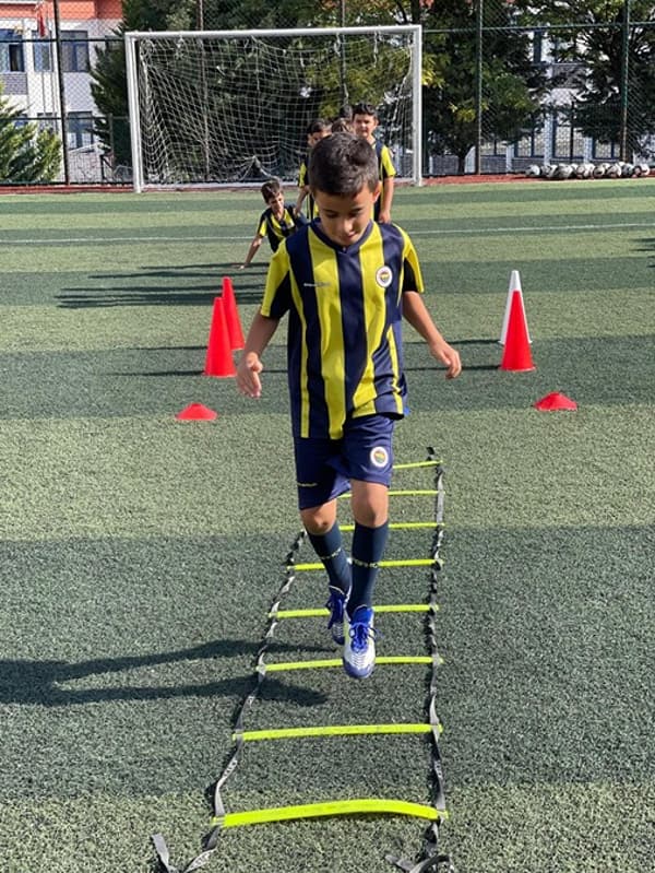 Fenerbahçe Futbol Okulu - Etimesgut - 14. Fotoğraf Fenerbahçe Futbol Okulu - Etimesgut - 14. Fotoğraf