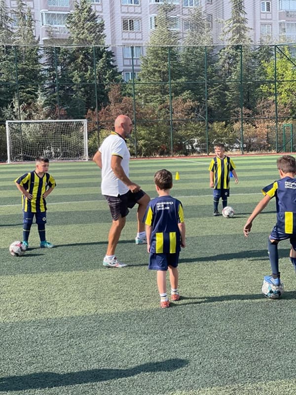 Fenerbahçe Futbol Okulu - Etimesgut - 18. Fotoğraf Fenerbahçe Futbol Okulu - Etimesgut - 18. Fotoğraf